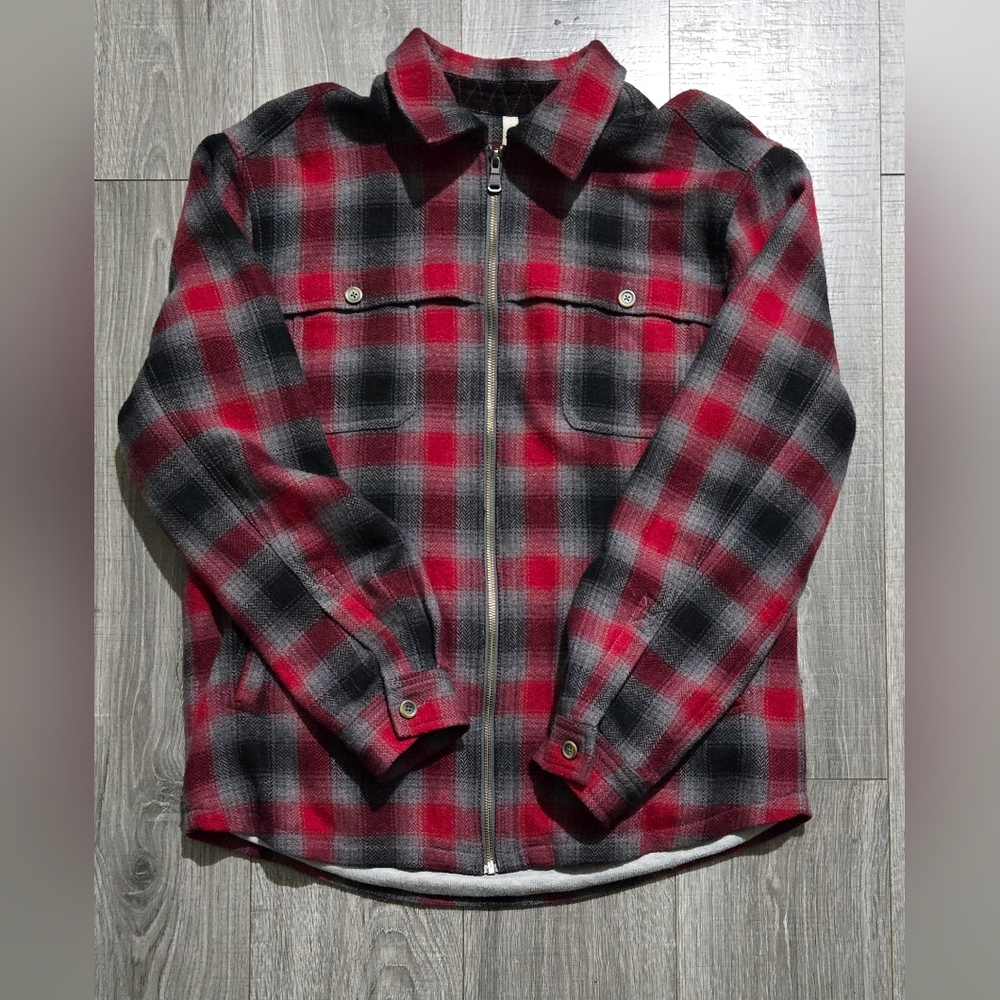 Tommy Bahama Men’s Plaid Zip Shacket Jacket Large Red Black Flannel Style.
